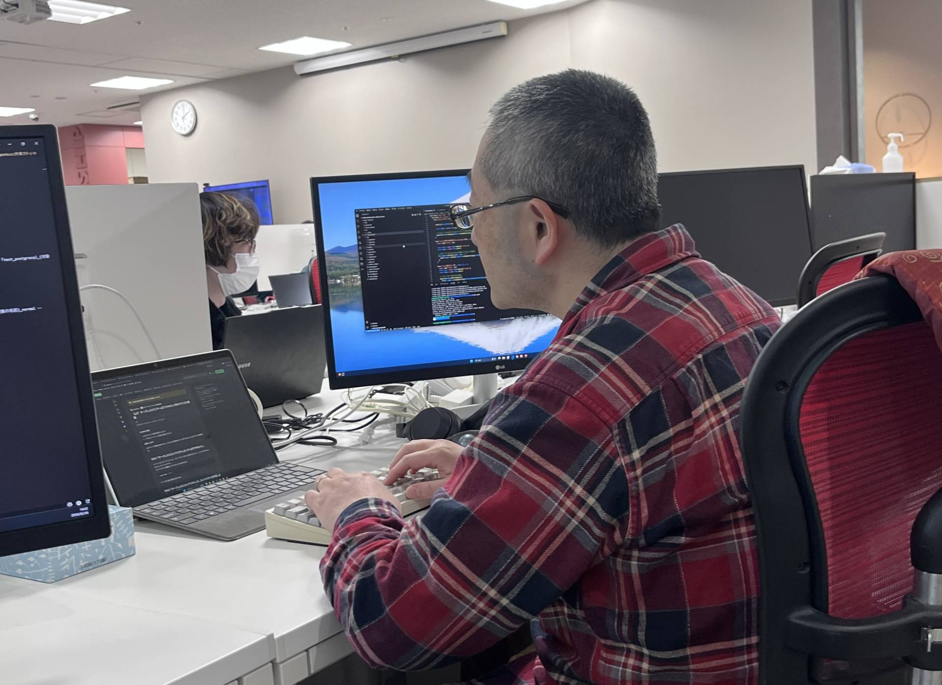 「速さ」と「安全性」の追求。ユニークビジョンがRustを標準採用する理由とその舞台裏 | ユニークビジョン